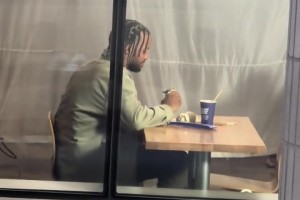 萨索洛vs罗马免费视频直播_萨索洛vs罗马直播在线观看高清_萨索洛vs罗马在线直播“想吃还不能吃的纽约之王”布伦森在街头拍摄美食广告... 